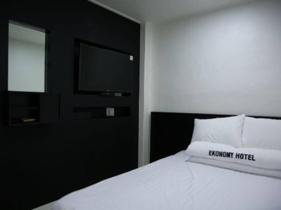Ekonomy Hotel クミ エクステリア 写真