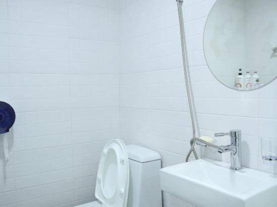 Ekonomy Hotel クミ エクステリア 写真