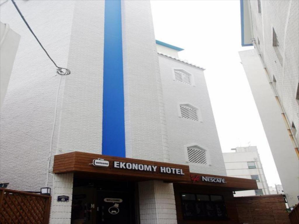 Ekonomy Hotel クミ エクステリア 写真