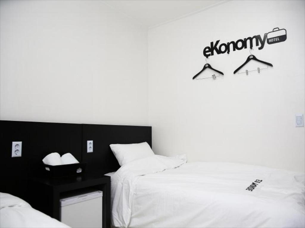 Ekonomy Hotel クミ エクステリア 写真