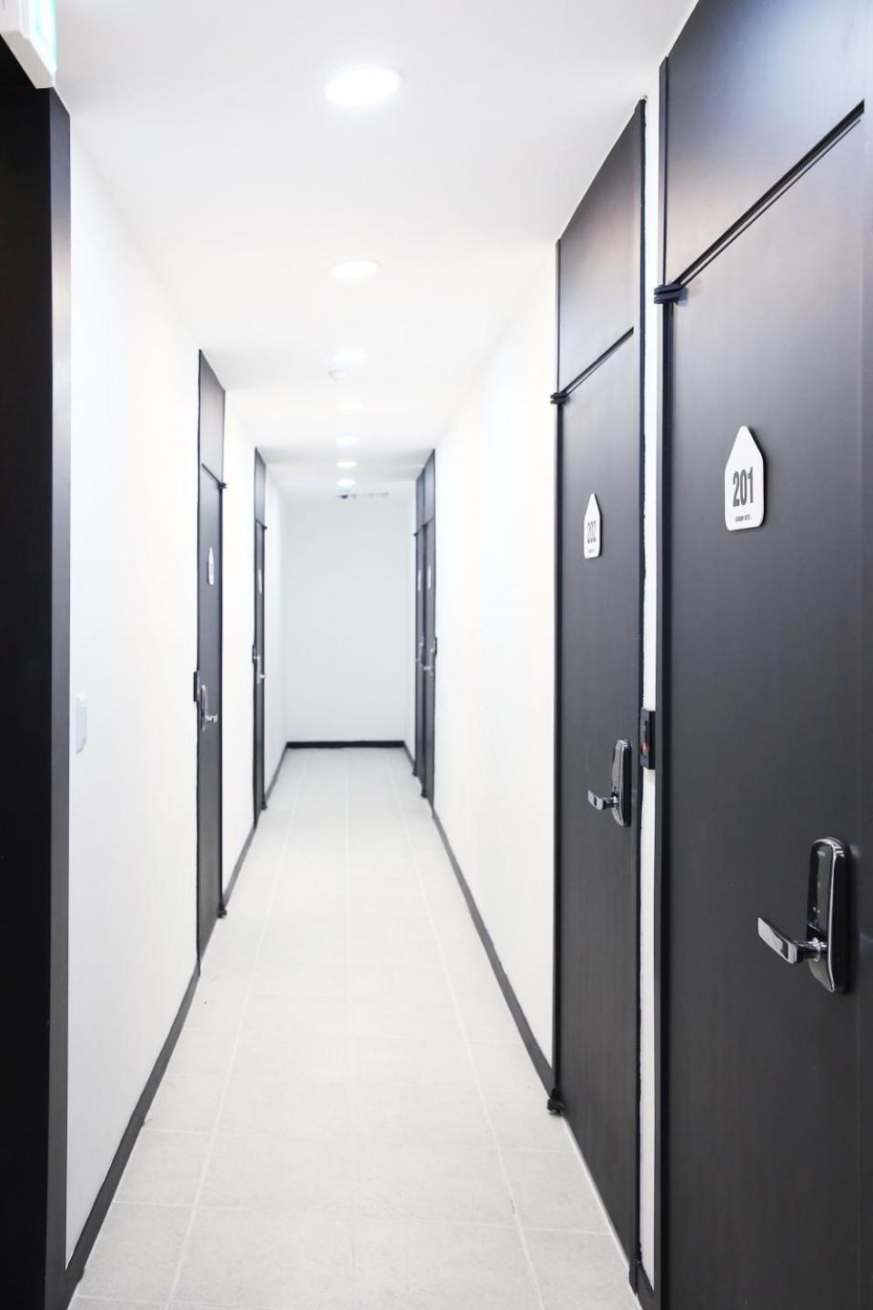 Ekonomy Hotel クミ エクステリア 写真